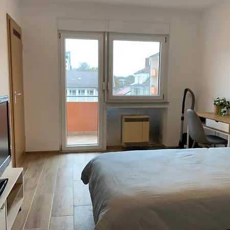 1 Apartmenti I Max 2 Personen I Ab 5 Naechte I S-bahn I Mercedes Benz I Balkon I Kueche I Bad