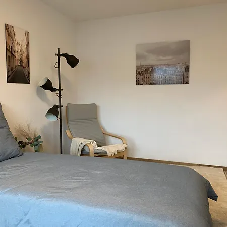 1 Apartmenti I Max 2 Personen I Ab 5 Naechte I S-bahn I Mercedes Benz I Balkon I Kueche I Bad Sindelfingen