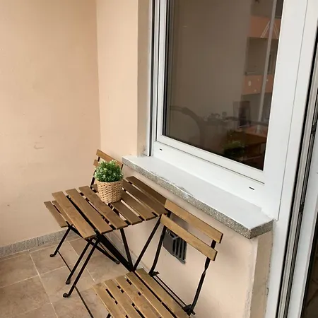 1 Apartmenti I Max 2 Personen I Ab 5 Naechte I S-bahn I Mercedes Benz I Balkon I Kueche I Bad Apartment