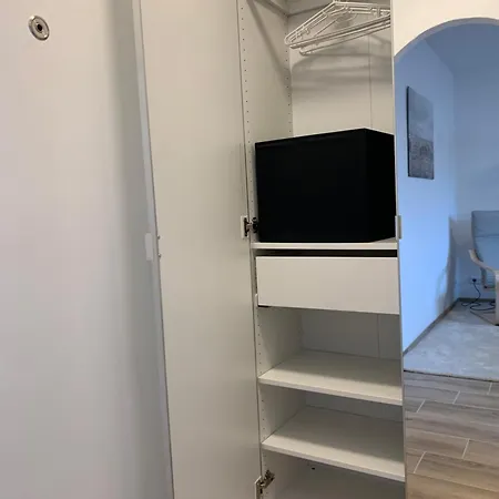 1 Apartmenti I Max 2 Personen I Ab 5 Naechte I S-bahn I Mercedes Benz I Balkon I Kueche I Bad Apartment Sindelfingen